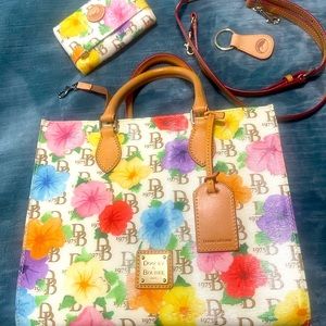 Dooney & Bourke SET for summer!!